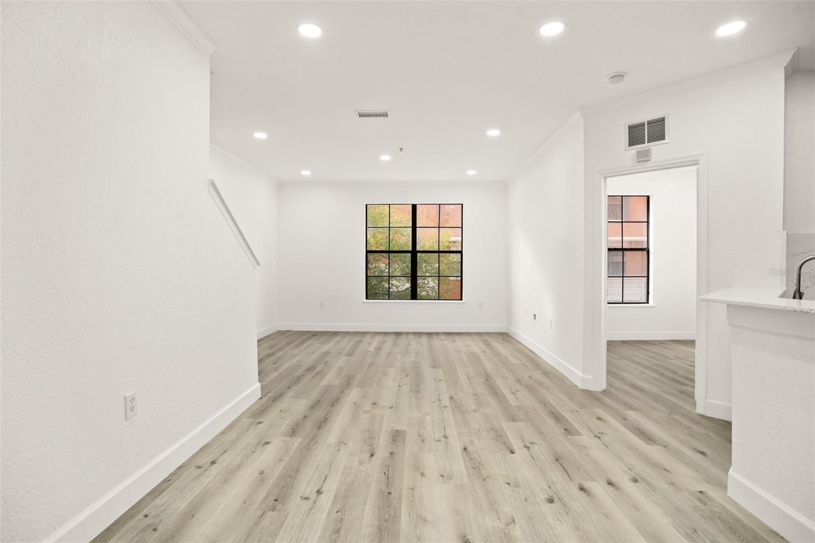 Image 5 of 42 For 6119 Metrowest Boulevard 106