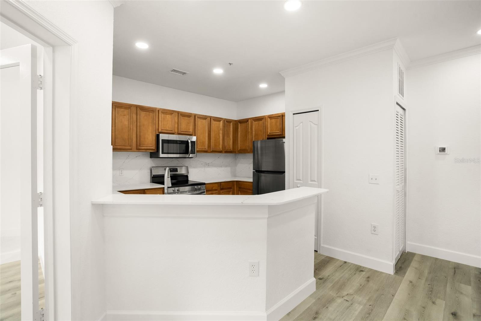 Image 7 of 42 For 6119 Metrowest Boulevard 106