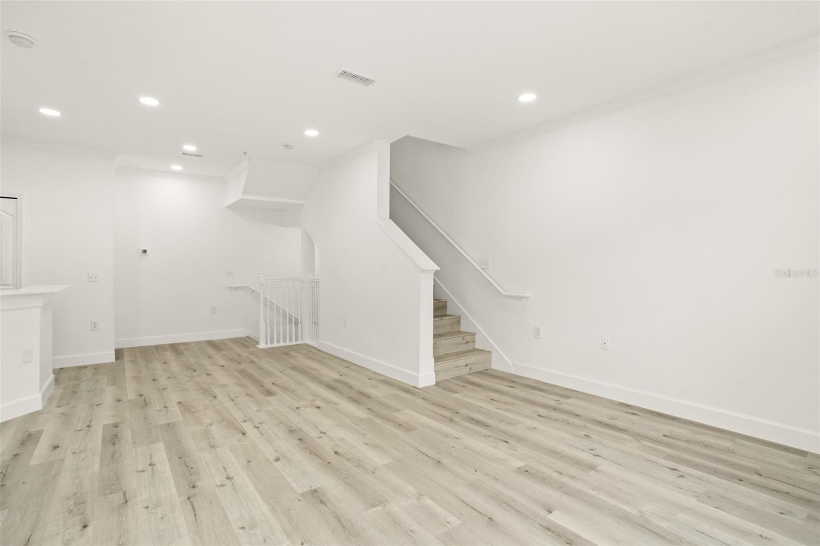 Image 9 of 42 For 6119 Metrowest Boulevard 106