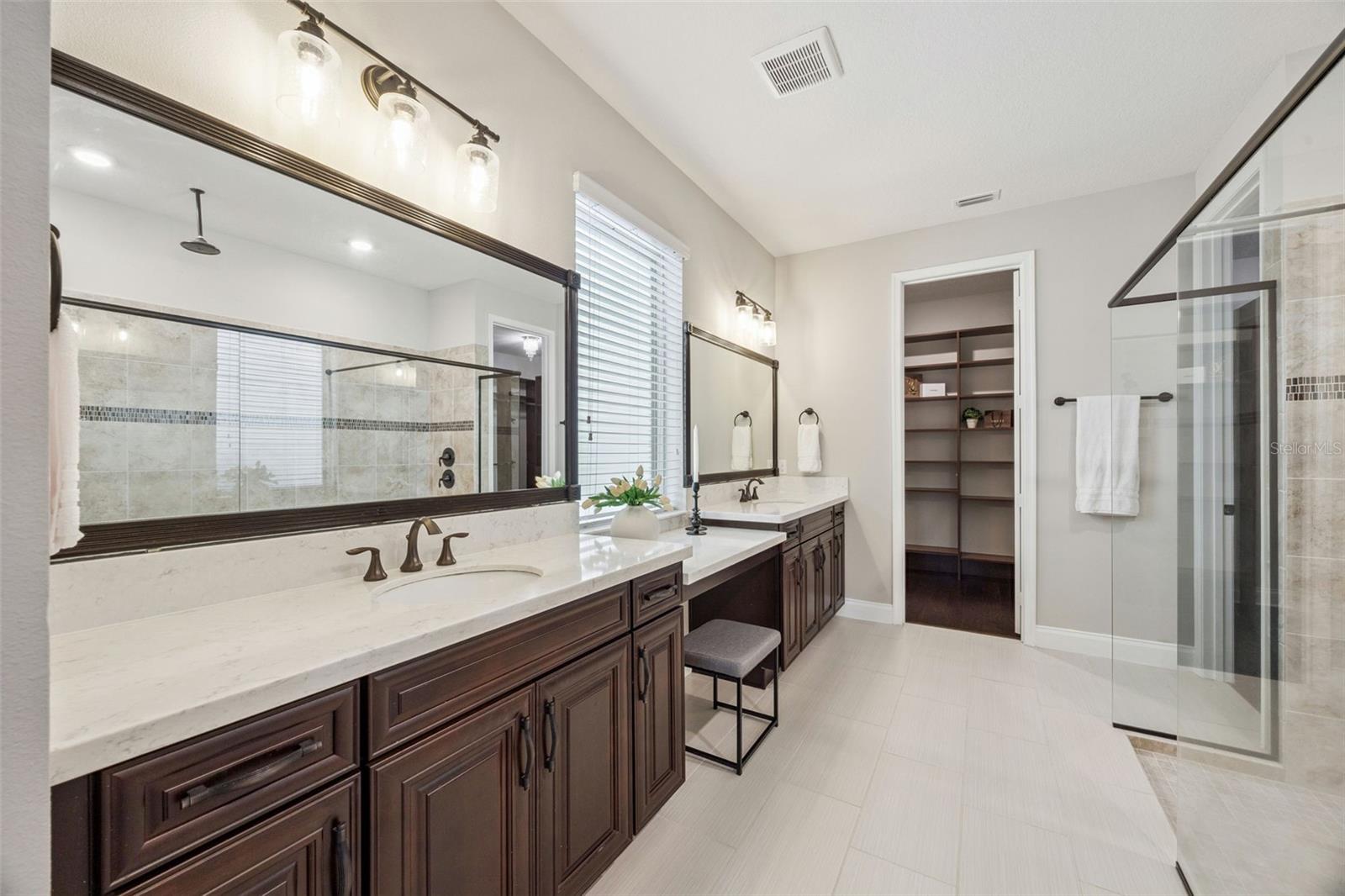Image 22 of 52 For 8379 Vivaro Isle Way