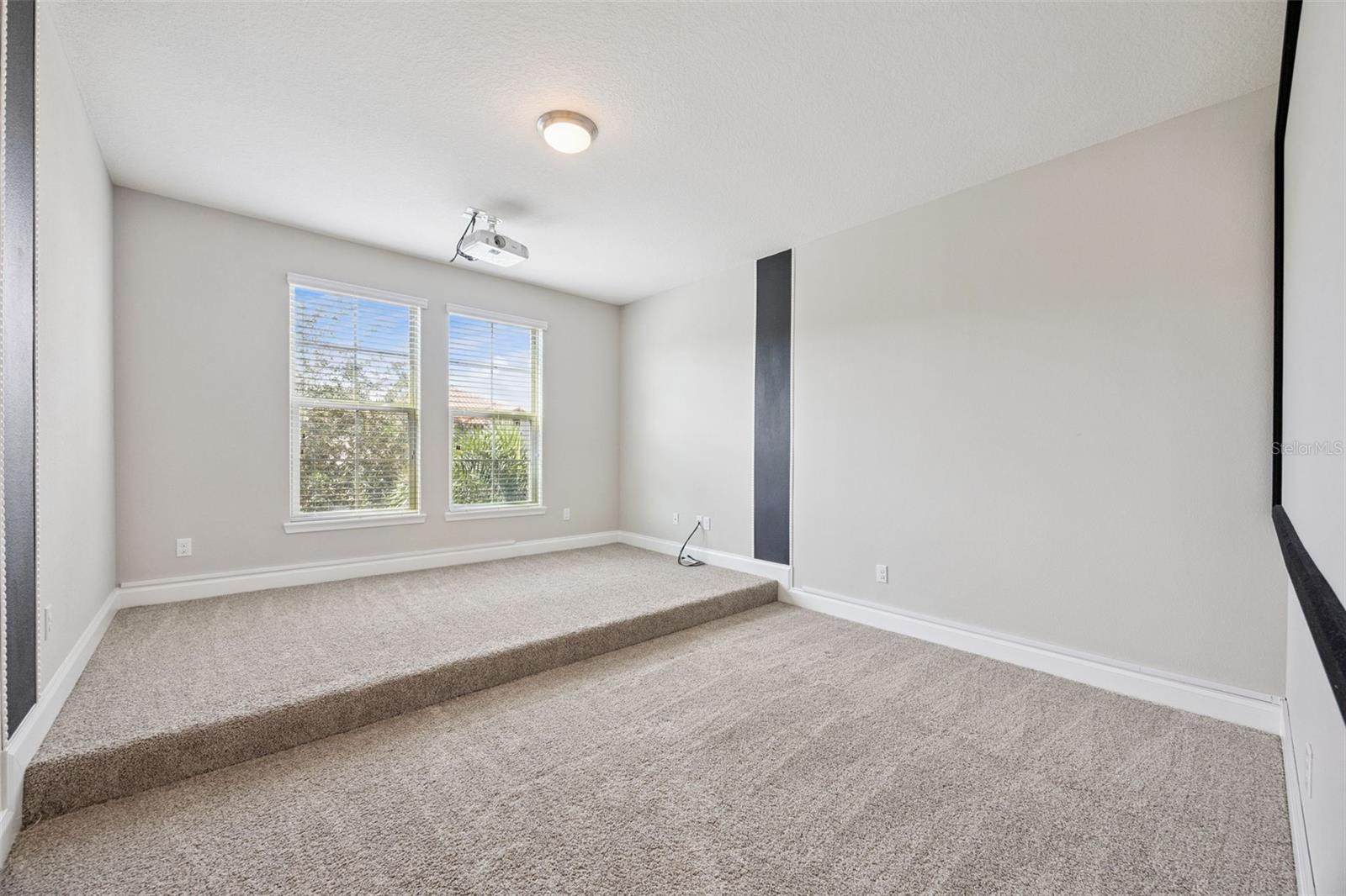 Image 33 of 52 For 8379 Vivaro Isle Way