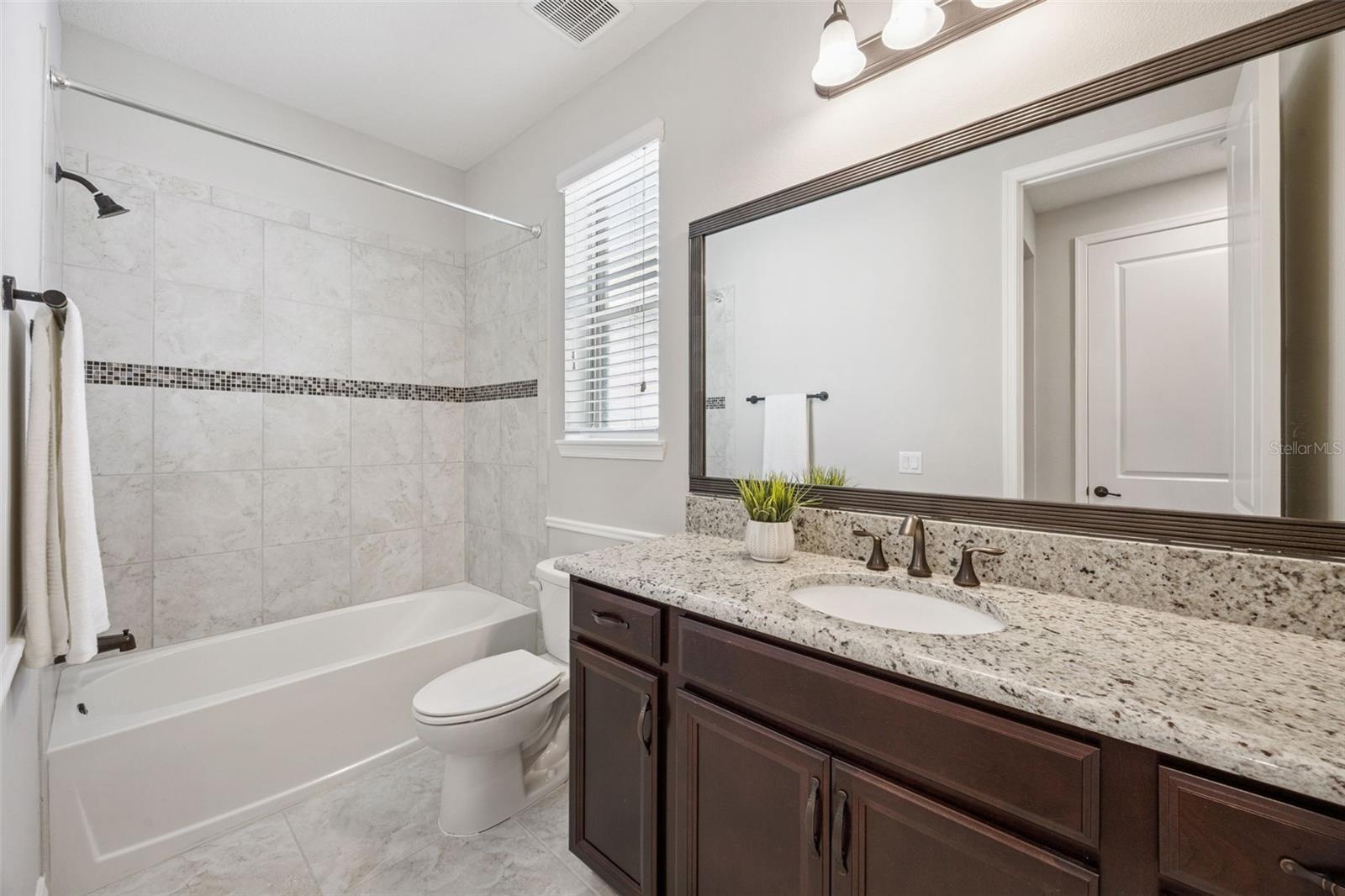 Image 34 of 52 For 8379 Vivaro Isle Way