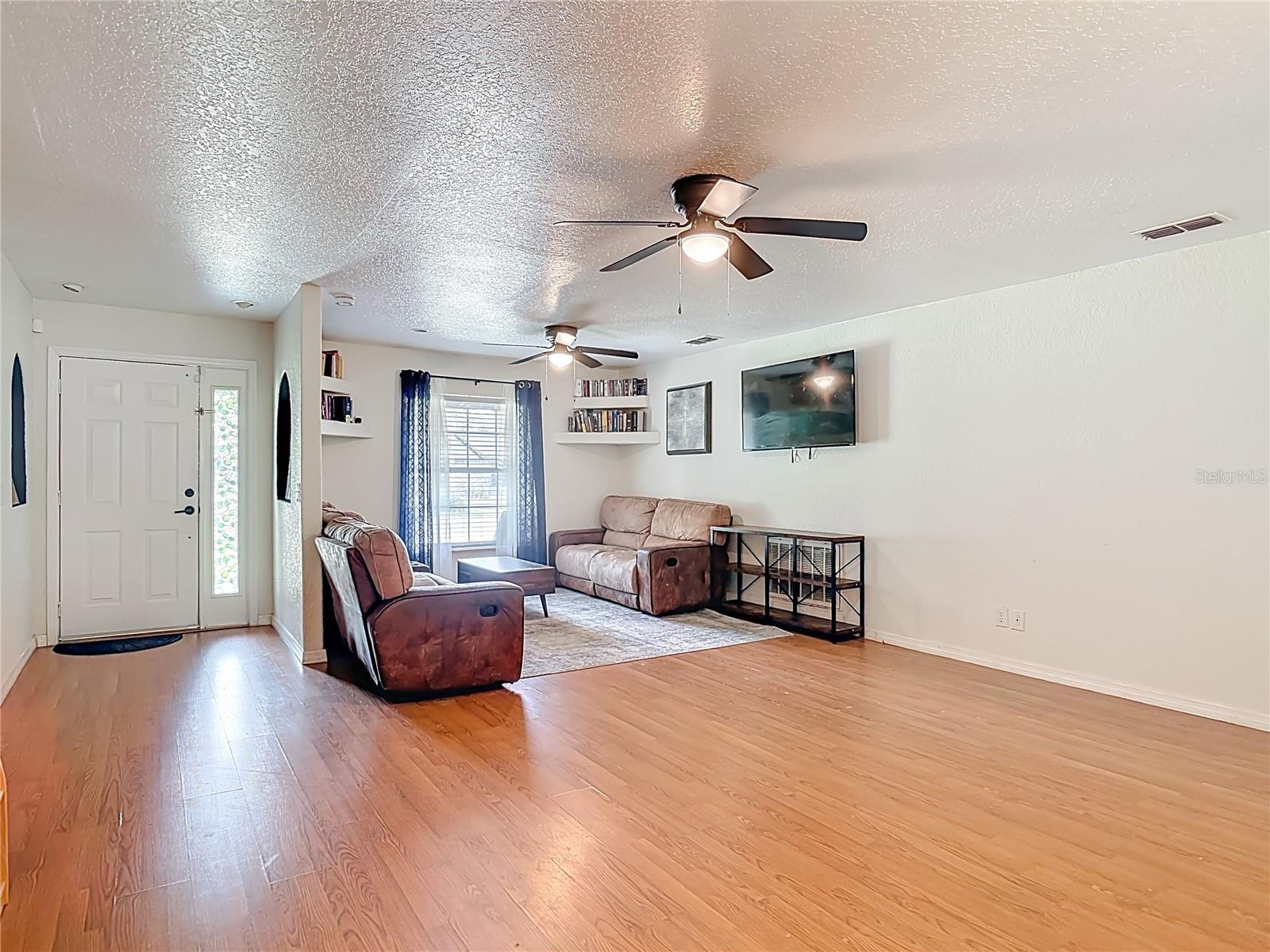 Image 8 of 55 For 111 Colomba Road