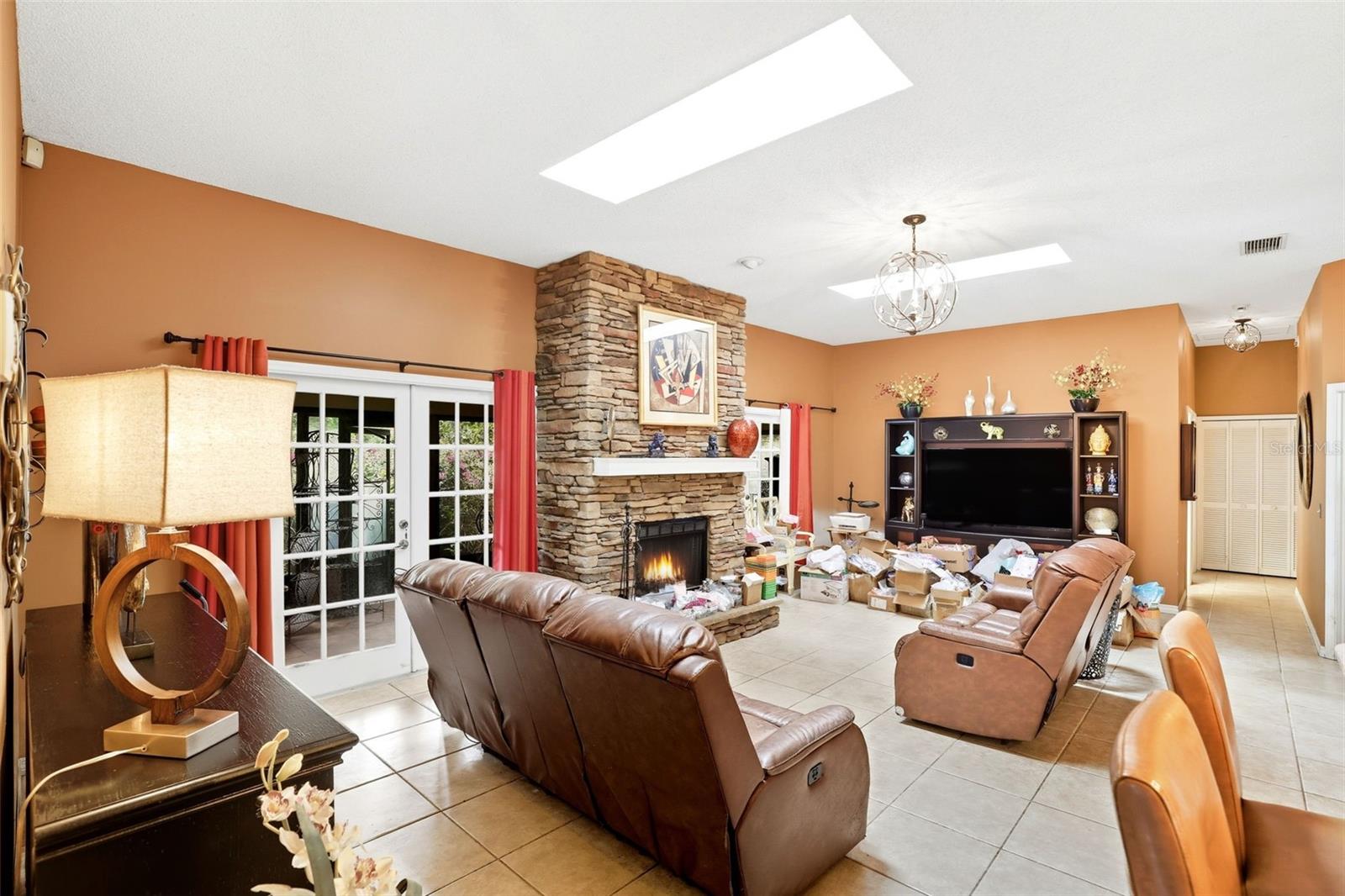 Image 15 of 35 For 1354 Deer Lake Circle