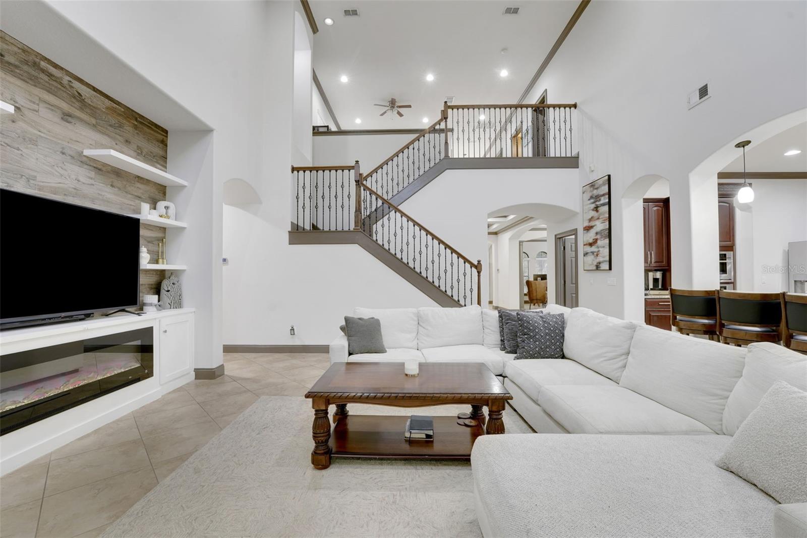Image 11 of 52 For 5378 Glenlake Place