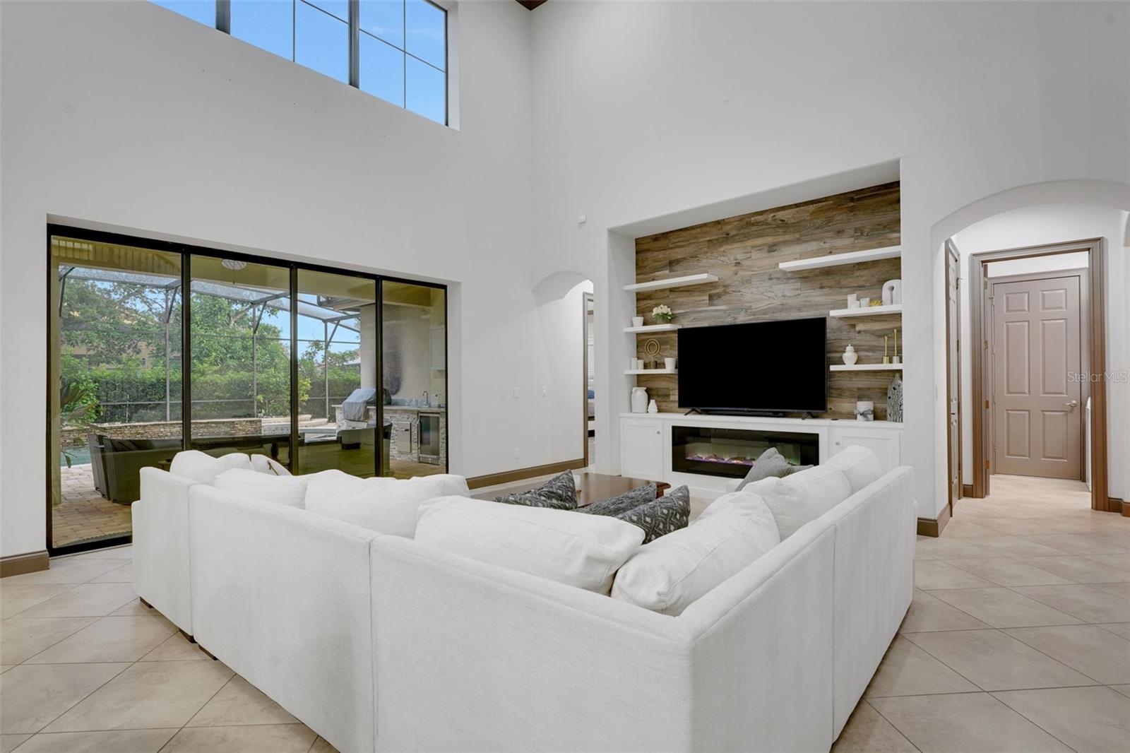 Image 12 of 52 For 5378 Glenlake Place
