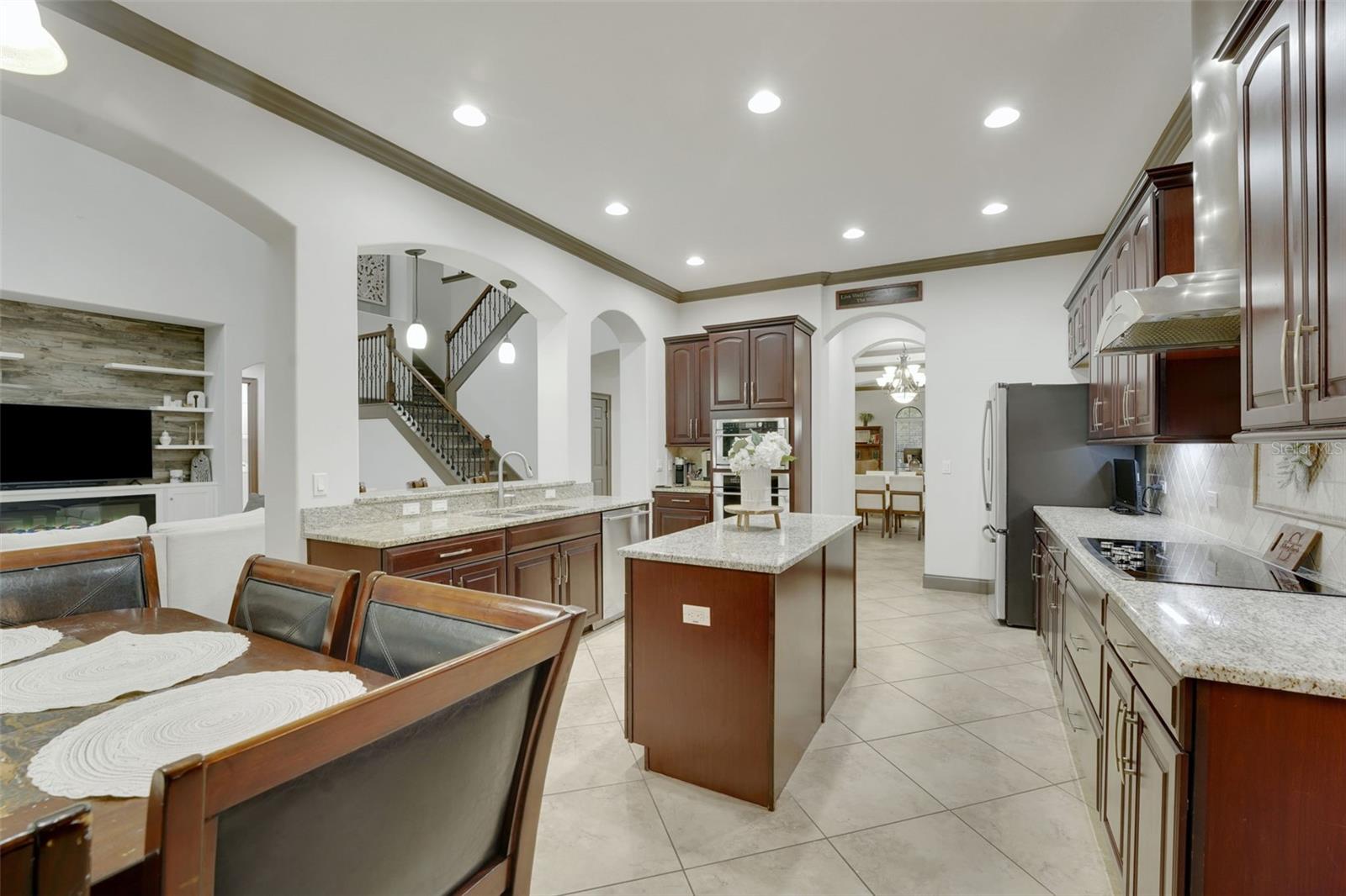 Image 16 of 52 For 5378 Glenlake Place