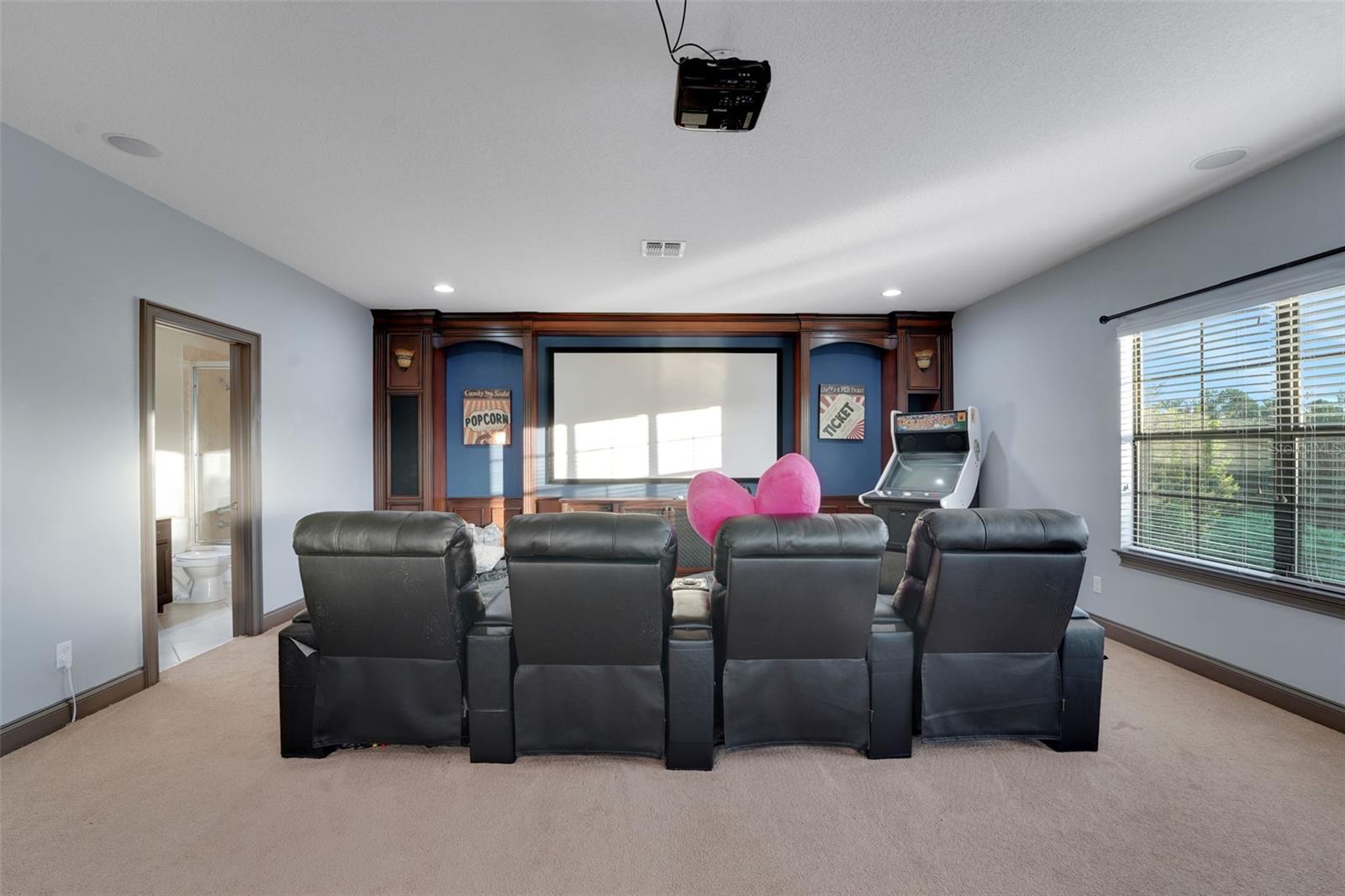 Image 37 of 52 For 5378 Glenlake Place