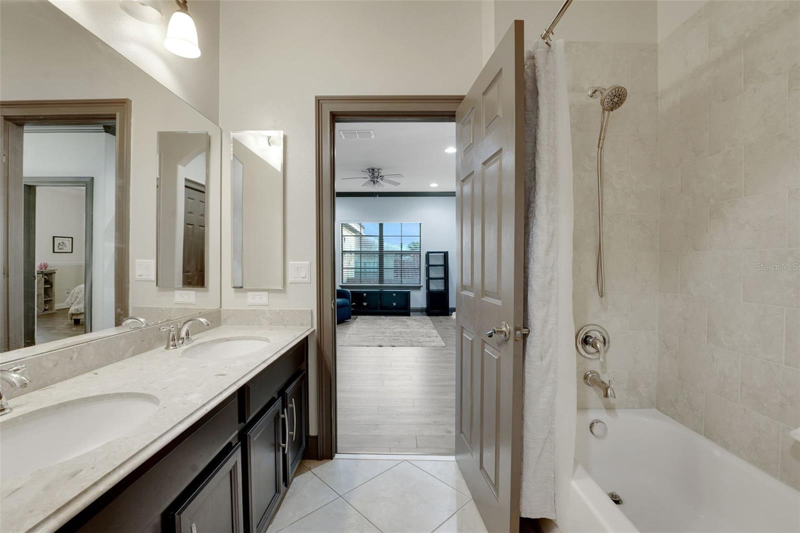 Image 45 of 52 For 5378 Glenlake Place