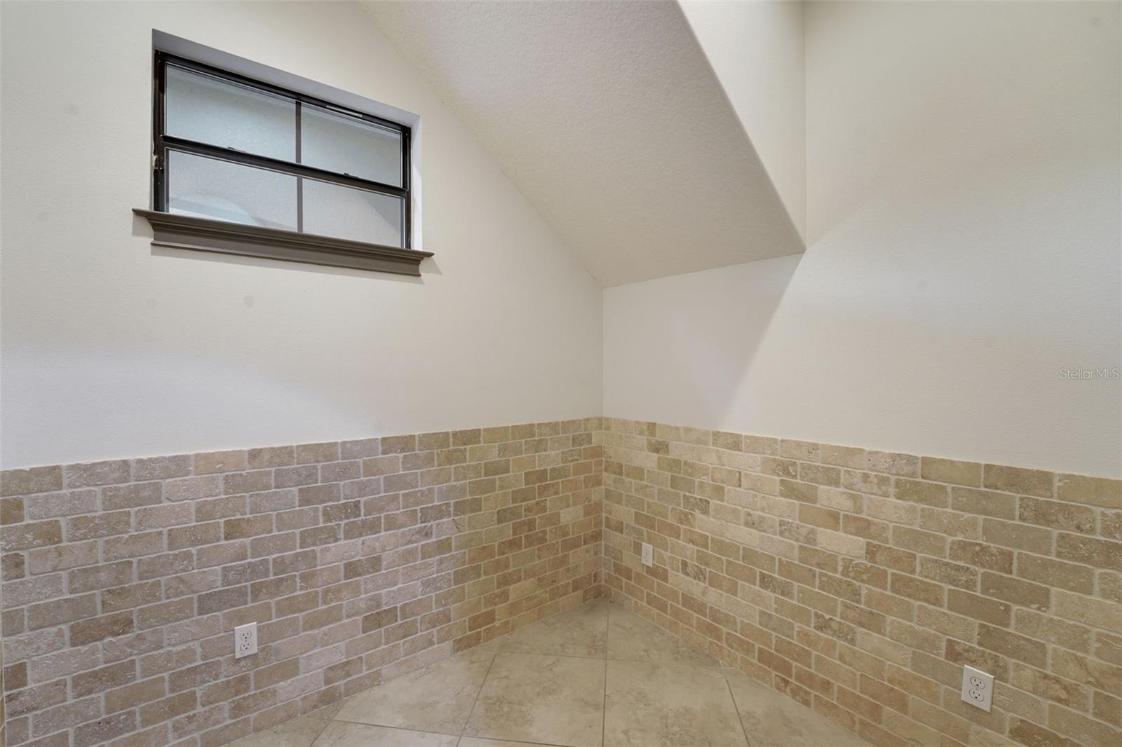 Image 50 of 52 For 5378 Glenlake Place