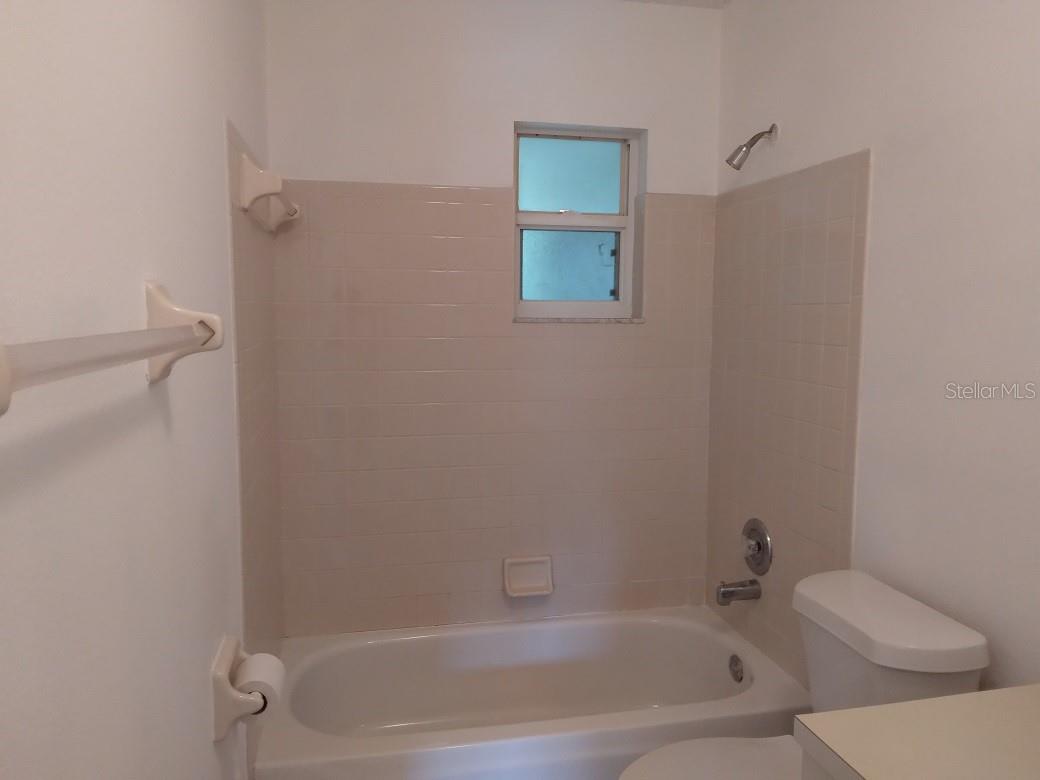 Image 5 of 9 For 2112 14th Avenue E
