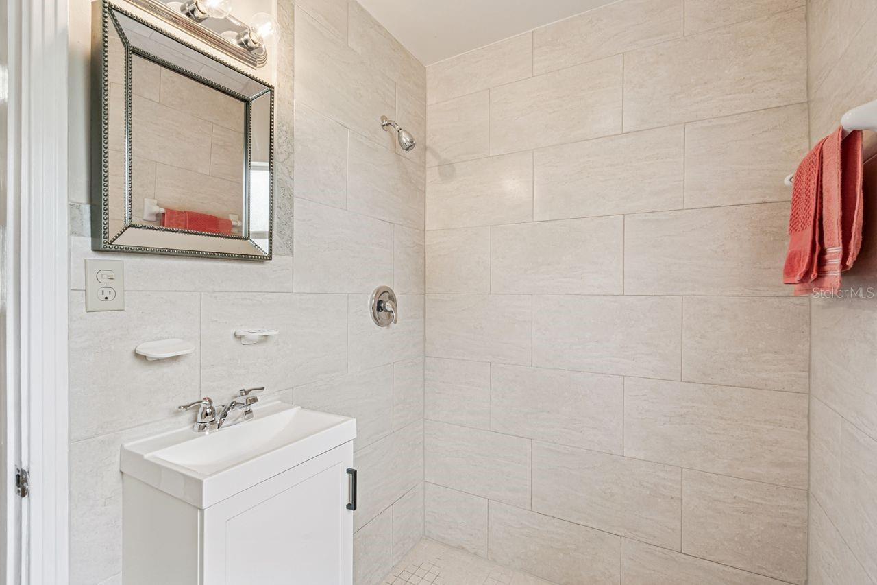 Image 19 of 34 For 621 El Vedado Avenue