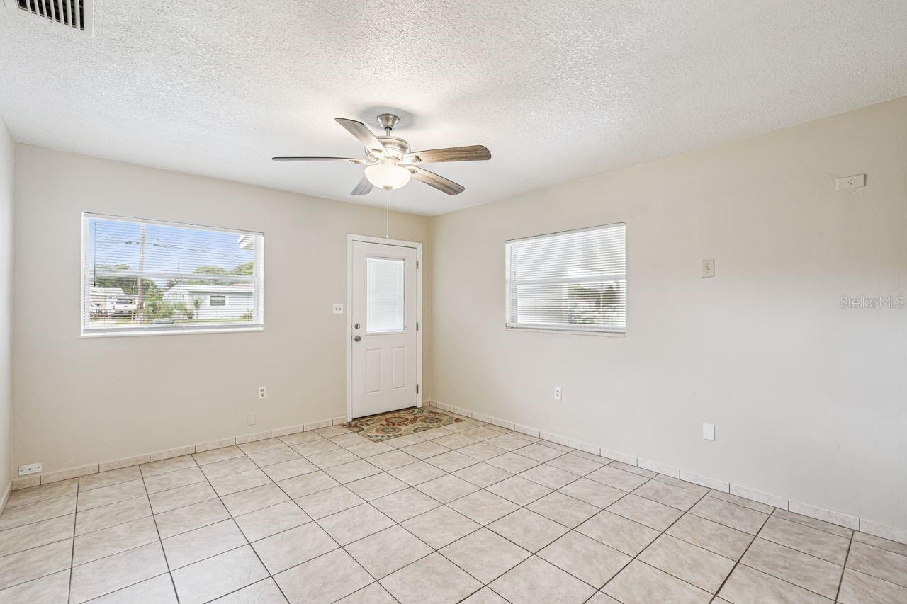 Image 7 of 34 For 621 El Vedado Avenue