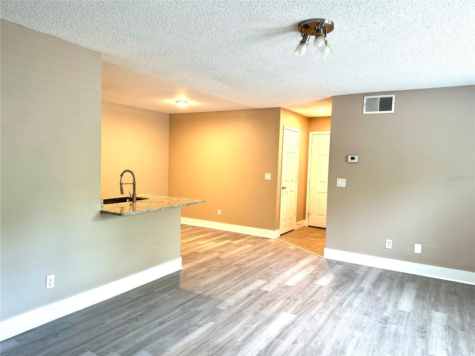 Image 4 of 31 For 6064 Westgate Dr  103