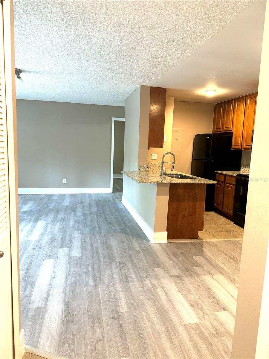 Image 5 of 31 For 6064 Westgate Dr  103