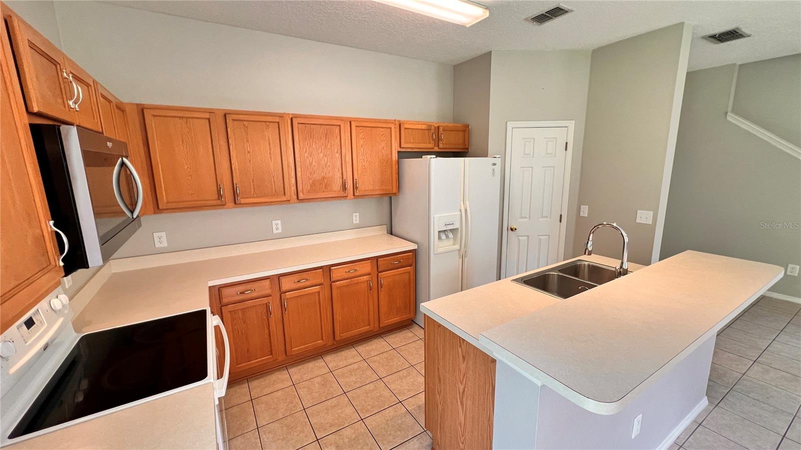 Image 11 of 42 For 612 Old Pine Court