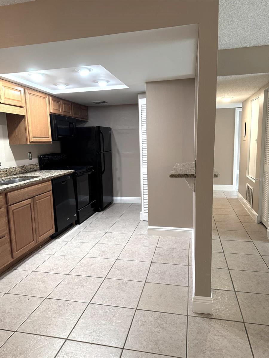 Image 10 of 21 For 5225 Vineland Road 5225