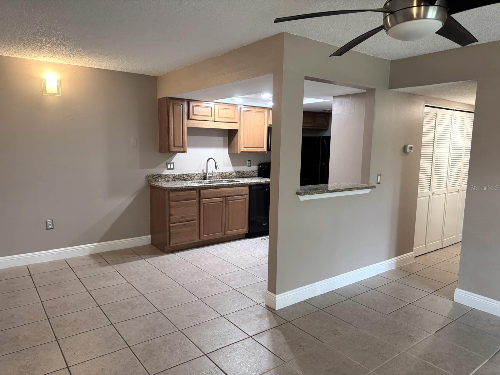 Image 7 of 21 For 5225 Vineland Road 5225