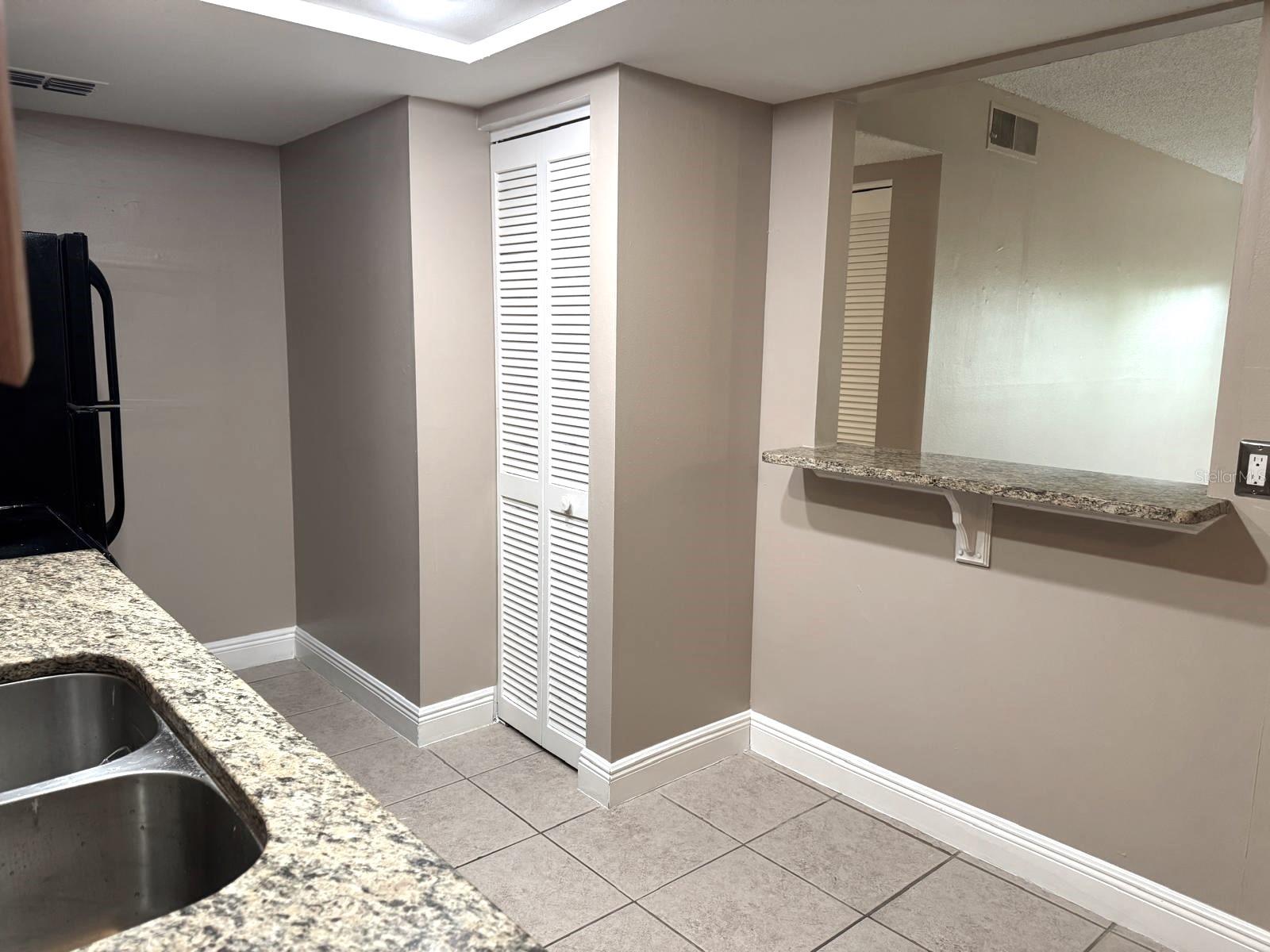 Image 9 of 21 For 5225 Vineland Road 5225