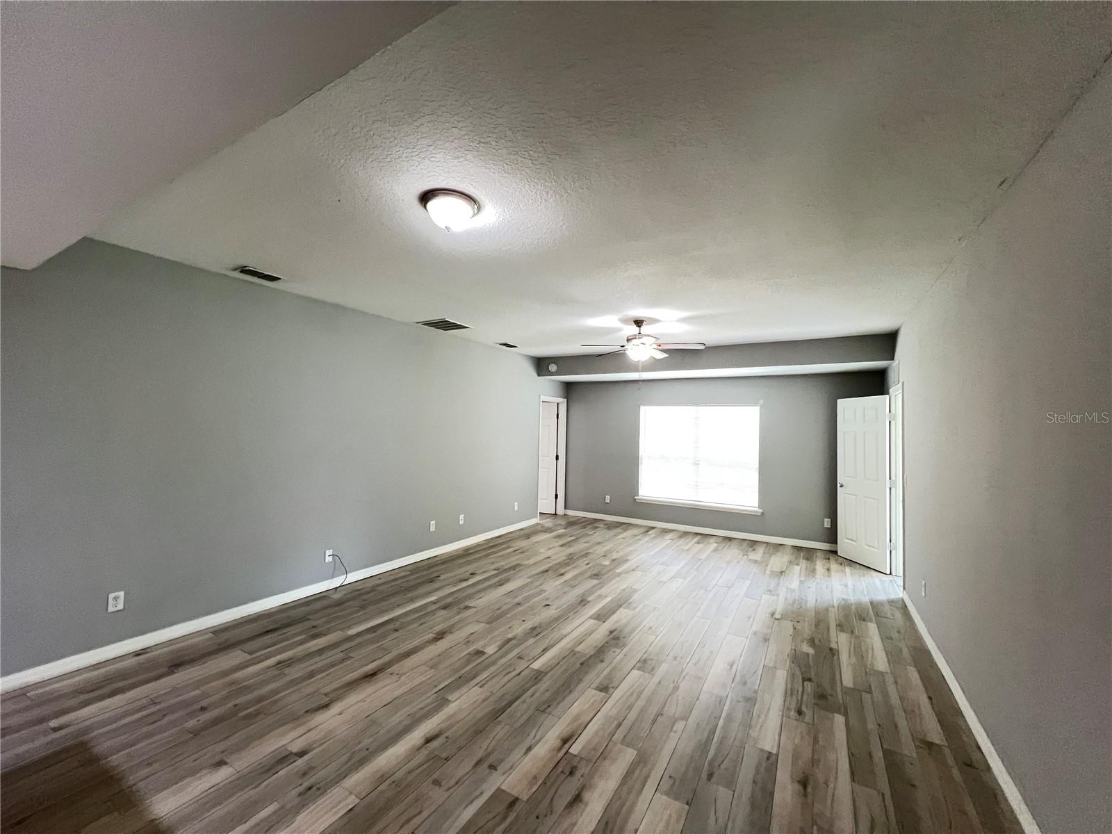 Image 10 of 29 For 1902 Laredo Drive
