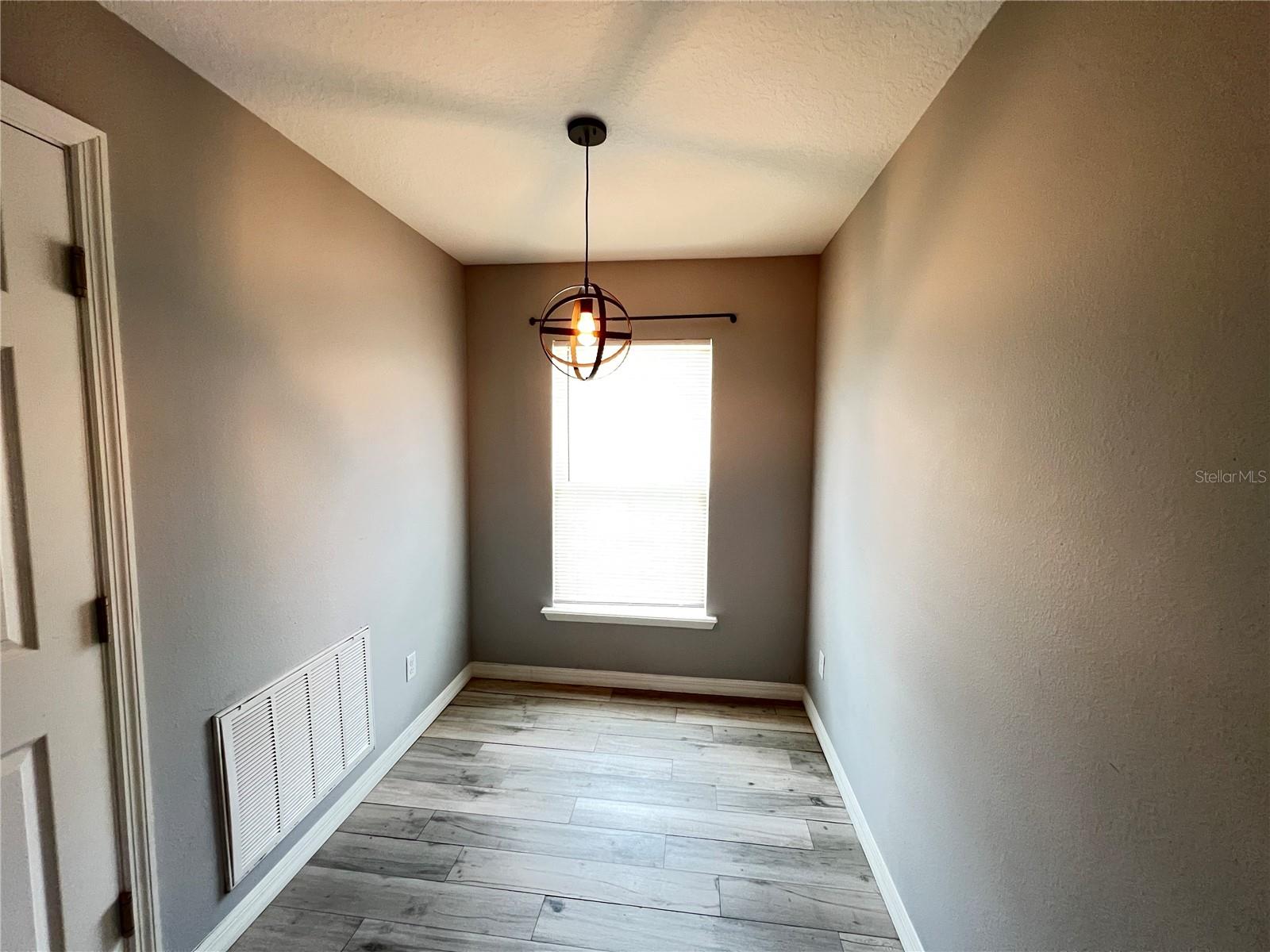 Image 9 of 29 For 1902 Laredo Drive