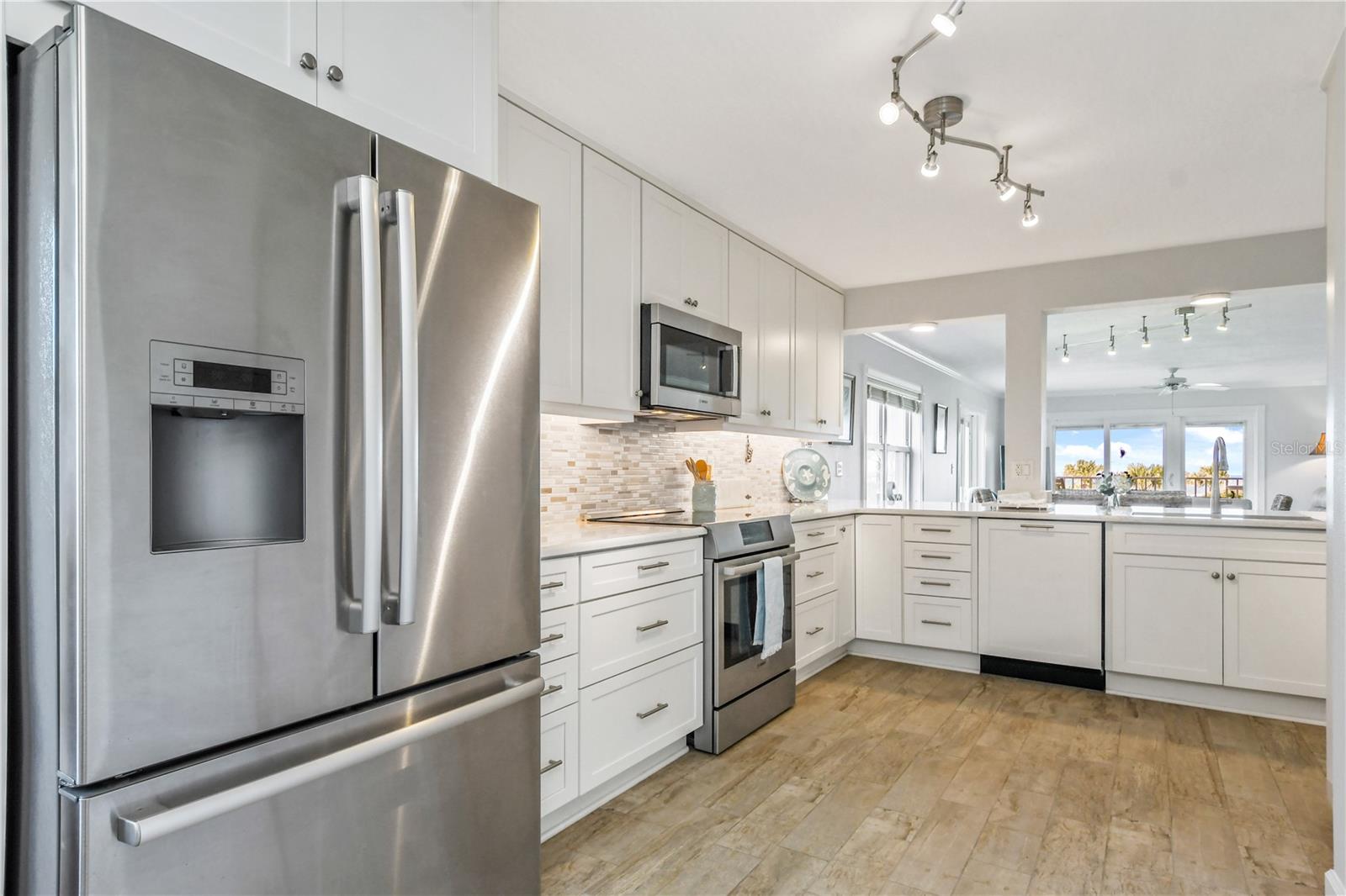 Image 5 of 10 For 8700 Ridgewood Avenue 204b