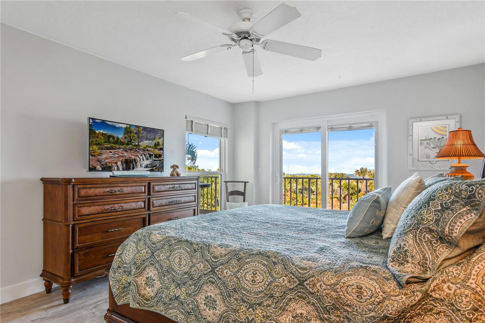 Image 7 of 10 For 8700 Ridgewood Avenue 204b