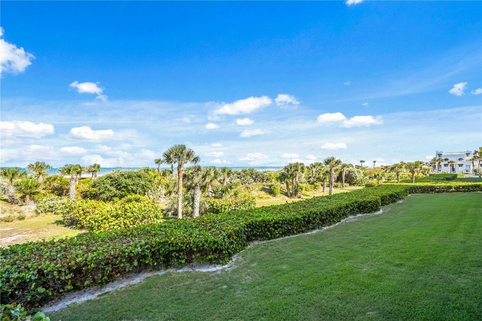 Image 9 of 10 For 8700 Ridgewood Avenue 204b