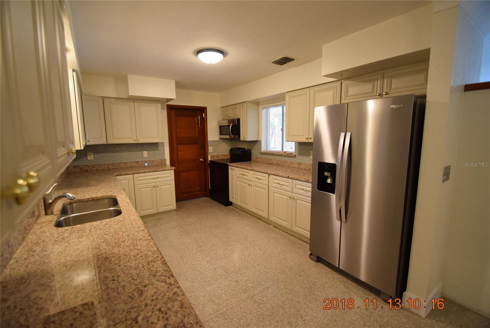 Image 2 of 36 For 206 Robin Road