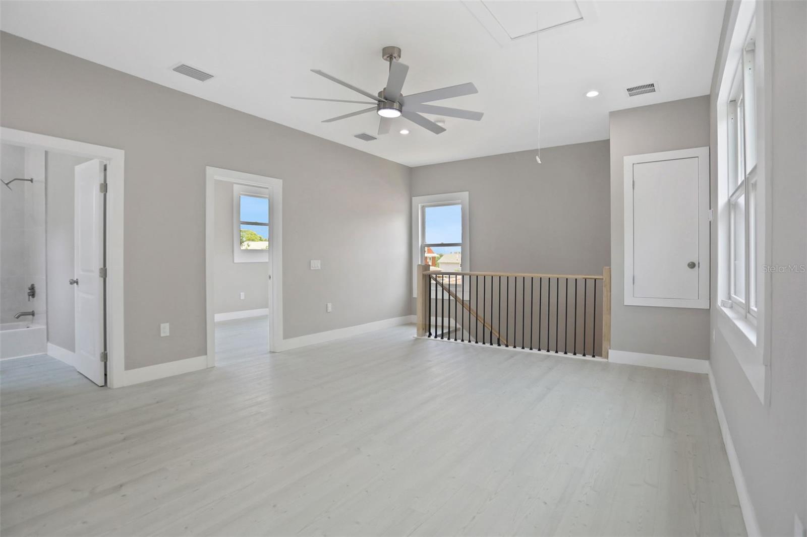 Image 41 of 58 For 727 Missouri Avenue