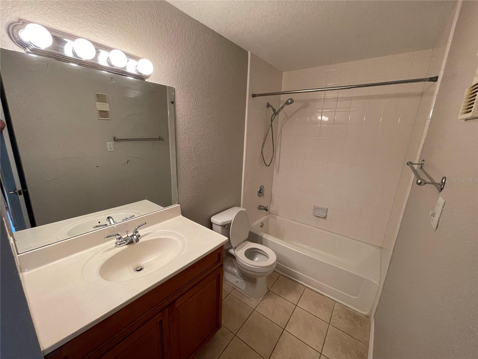 Image 17 of 23 For 3724 Idlebrook Circle 112