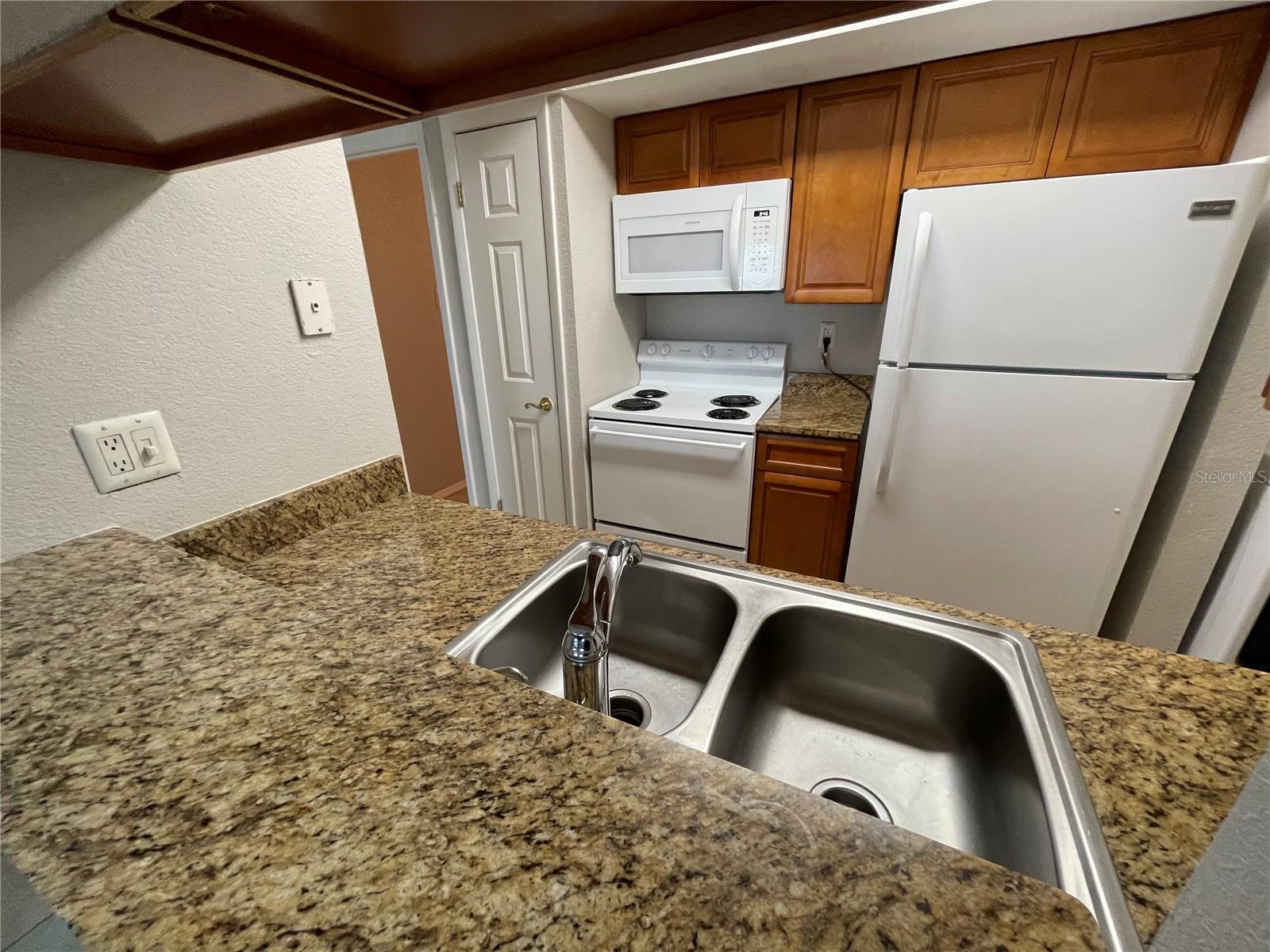 Image 5 of 23 For 3724 Idlebrook Circle 112