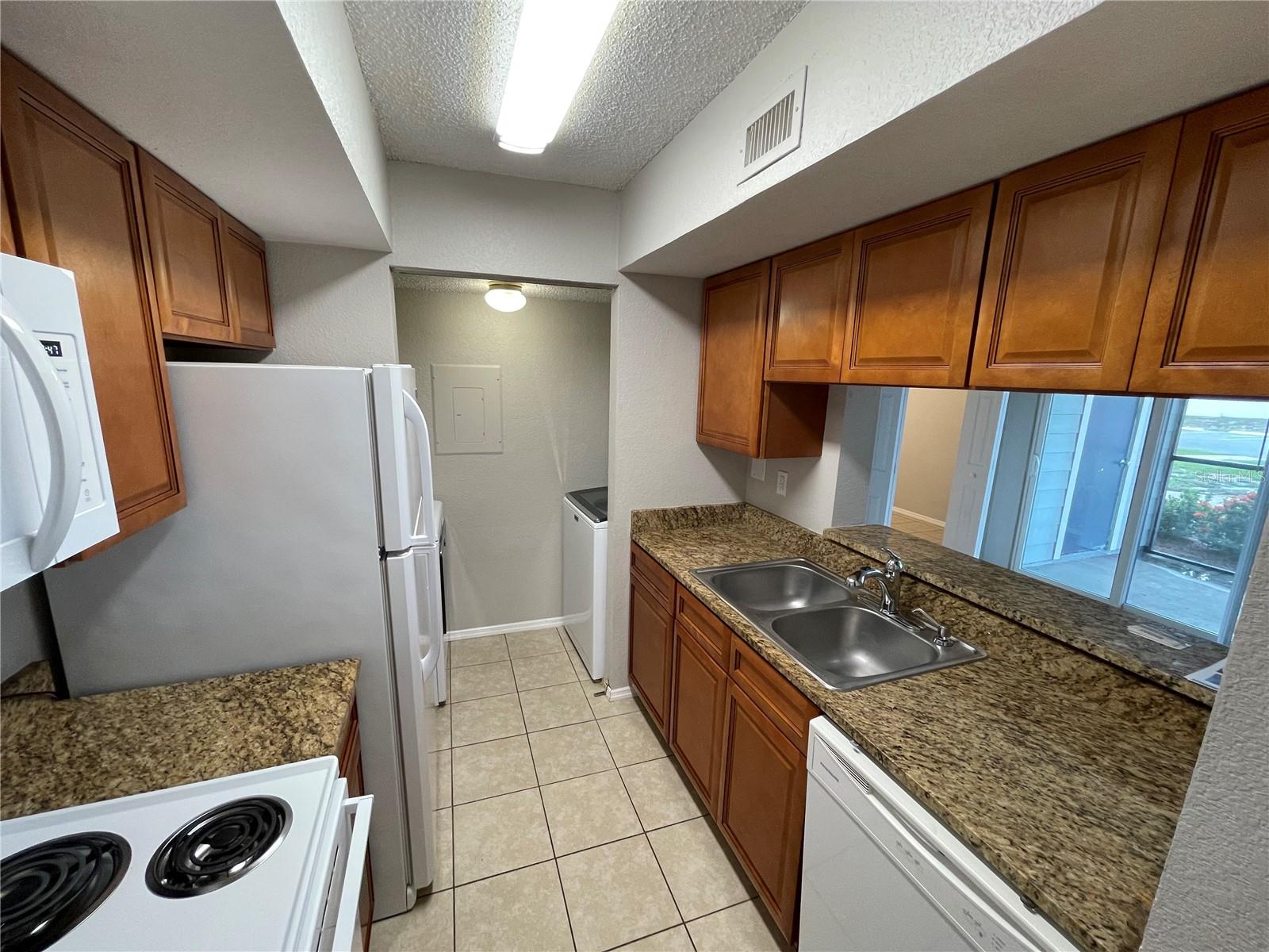 Image 6 of 23 For 3724 Idlebrook Circle 112