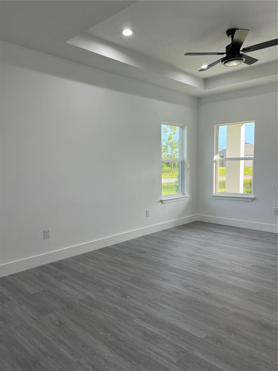 Image 12 of 28 For 200 Farley Street Sw