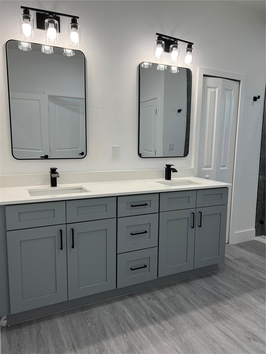 Image 13 of 28 For 200 Farley Street Sw