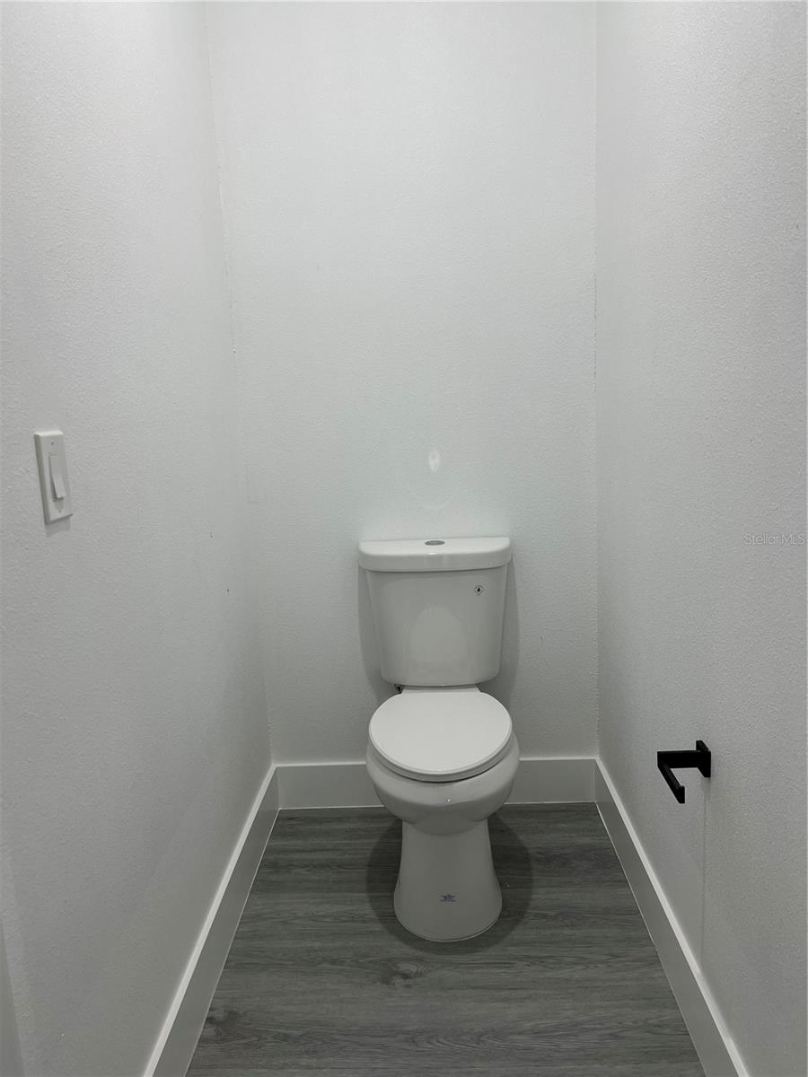 Image 15 of 28 For 200 Farley Street Sw