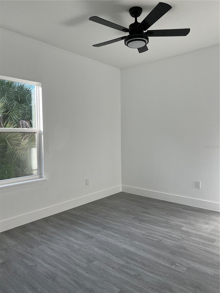 Image 17 of 28 For 200 Farley Street Sw