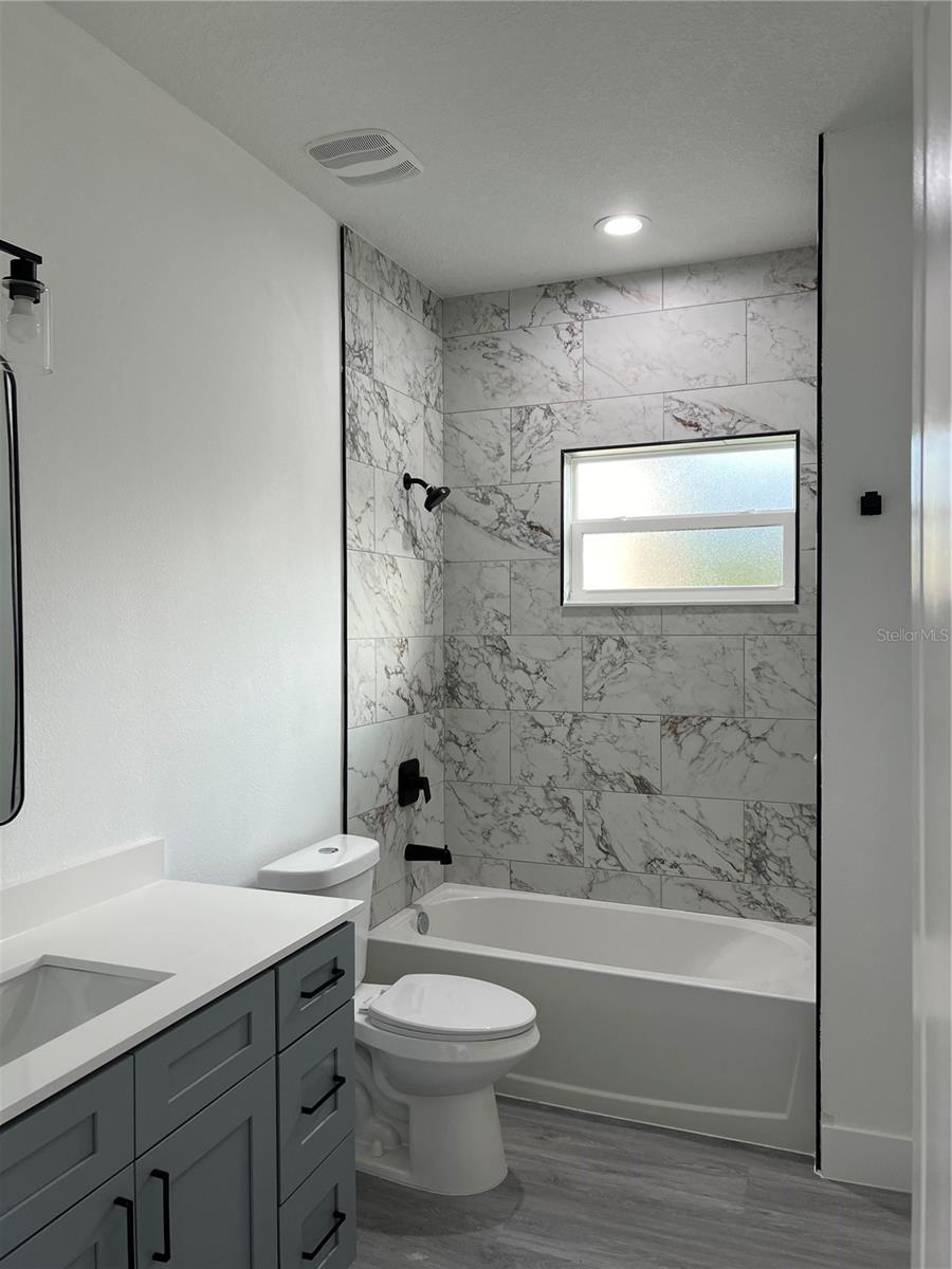 Image 18 of 28 For 200 Farley Street Sw