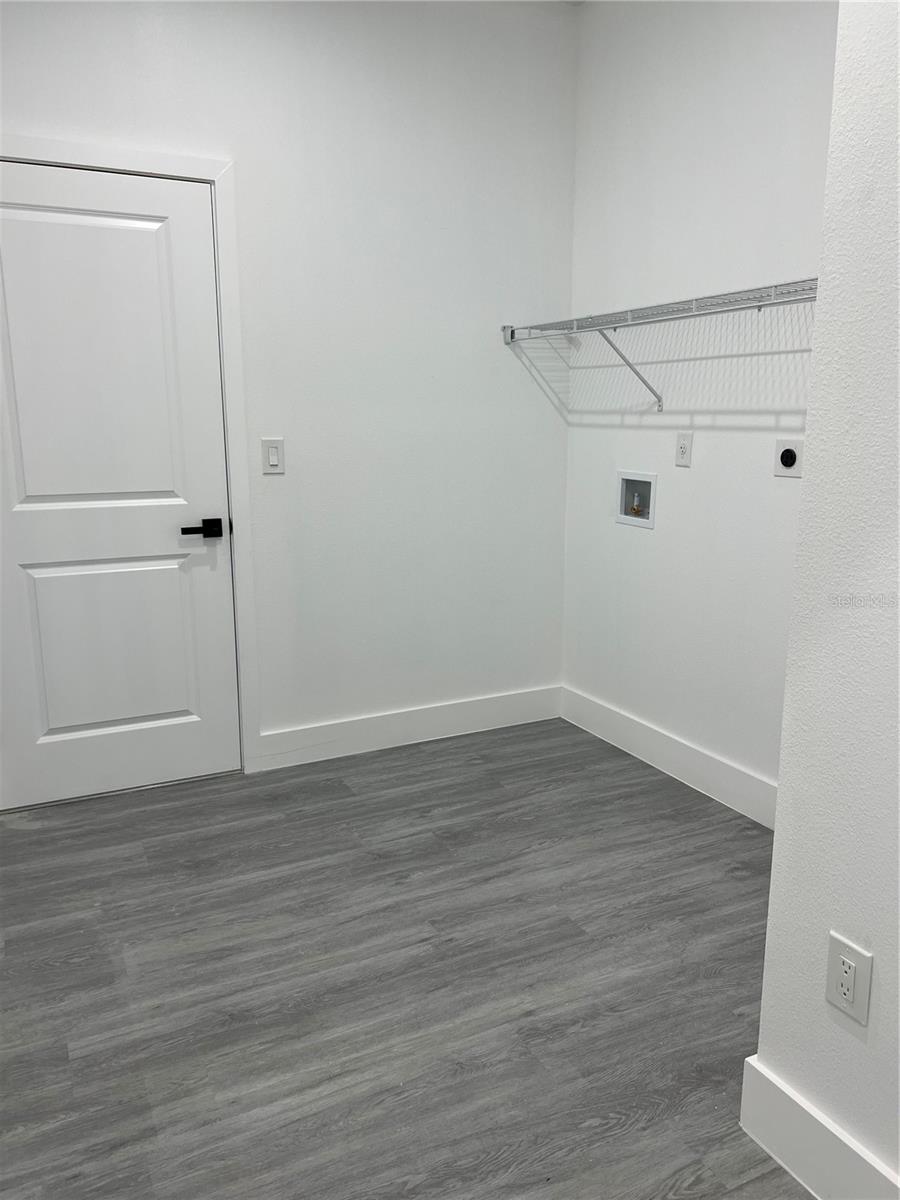 Image 23 of 28 For 200 Farley Street Sw