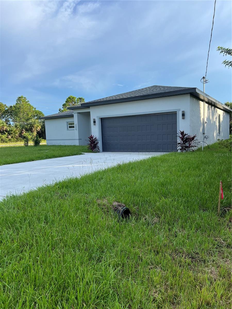 Image 24 of 28 For 200 Farley Street Sw