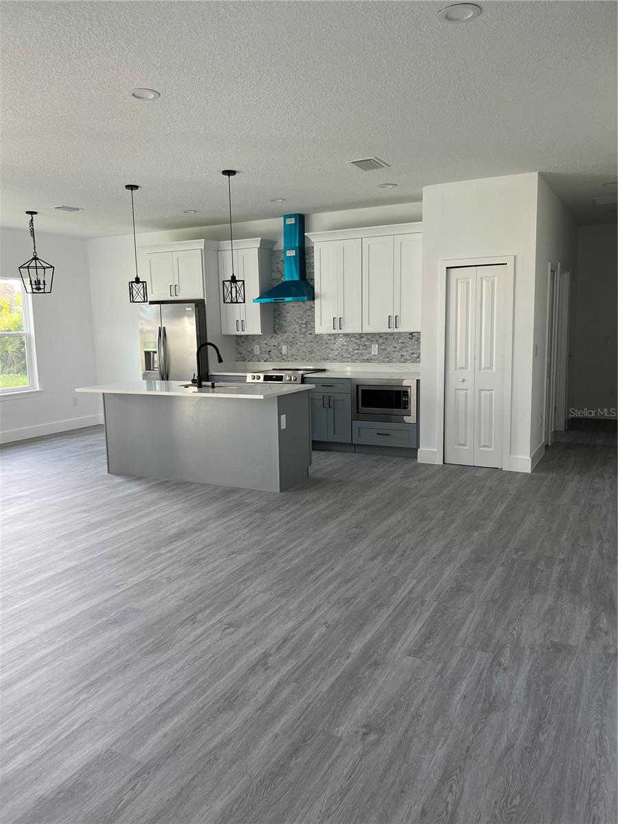 Image 7 of 28 For 200 Farley Street Sw