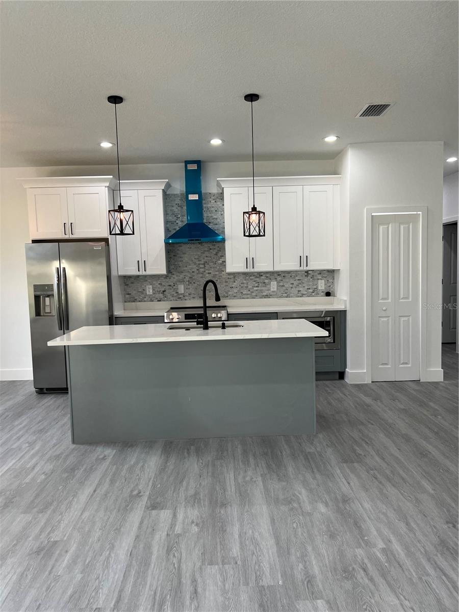 Image 8 of 28 For 200 Farley Street Sw