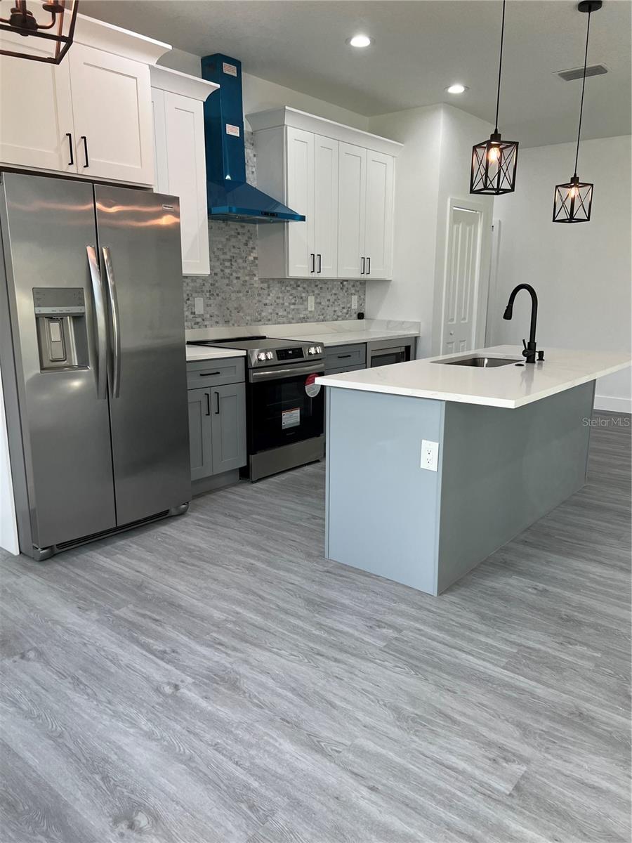 Image 9 of 28 For 200 Farley Street Sw