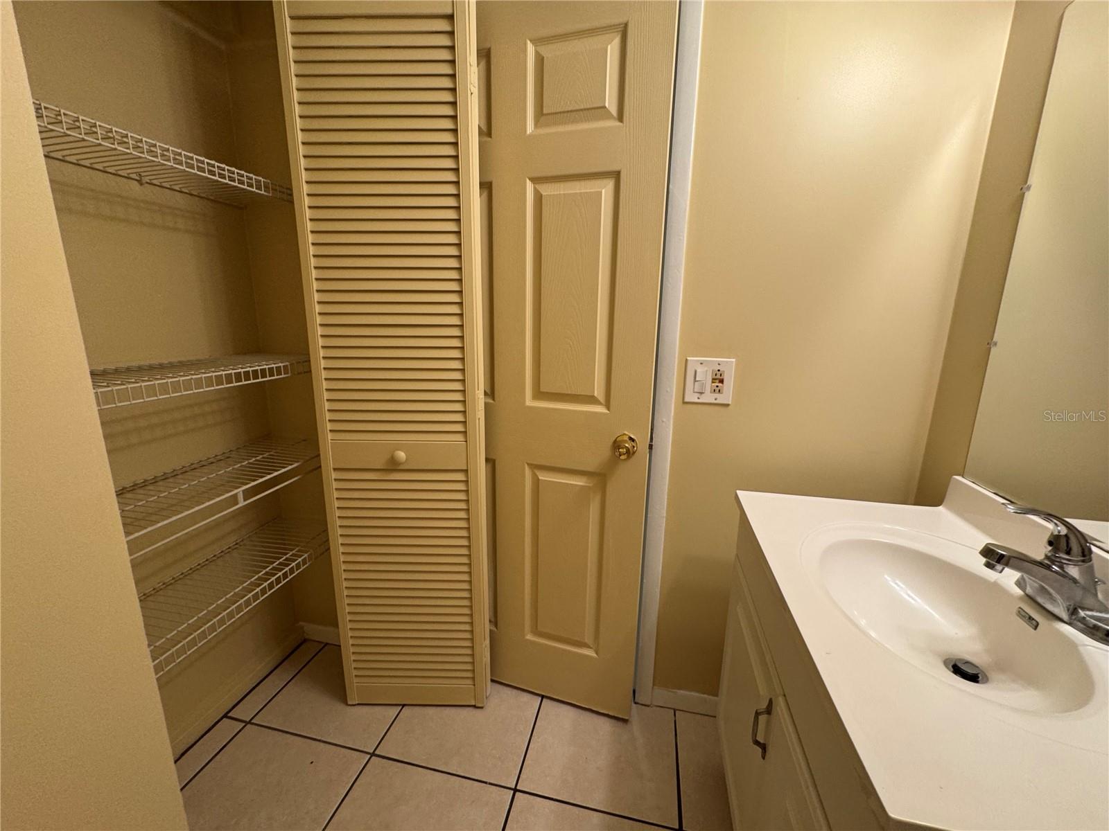 Image 22 of 29 For 359 Chaucer Court