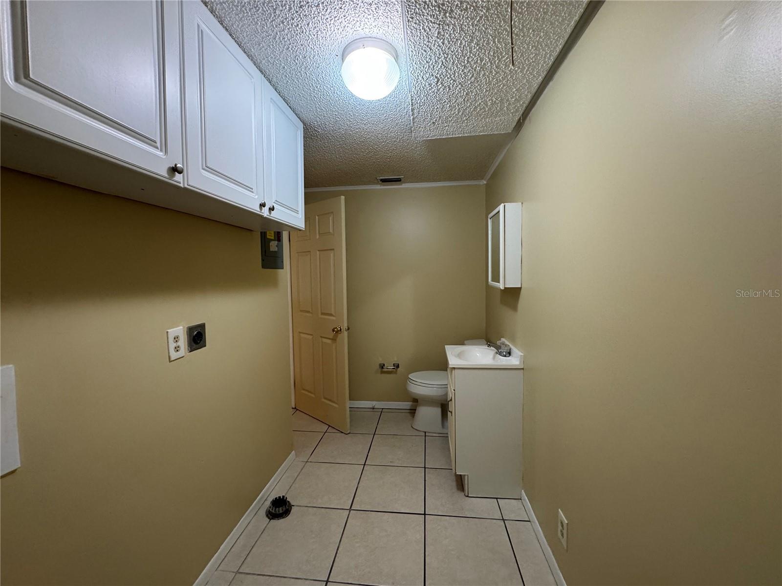 Image 23 of 29 For 359 Chaucer Court