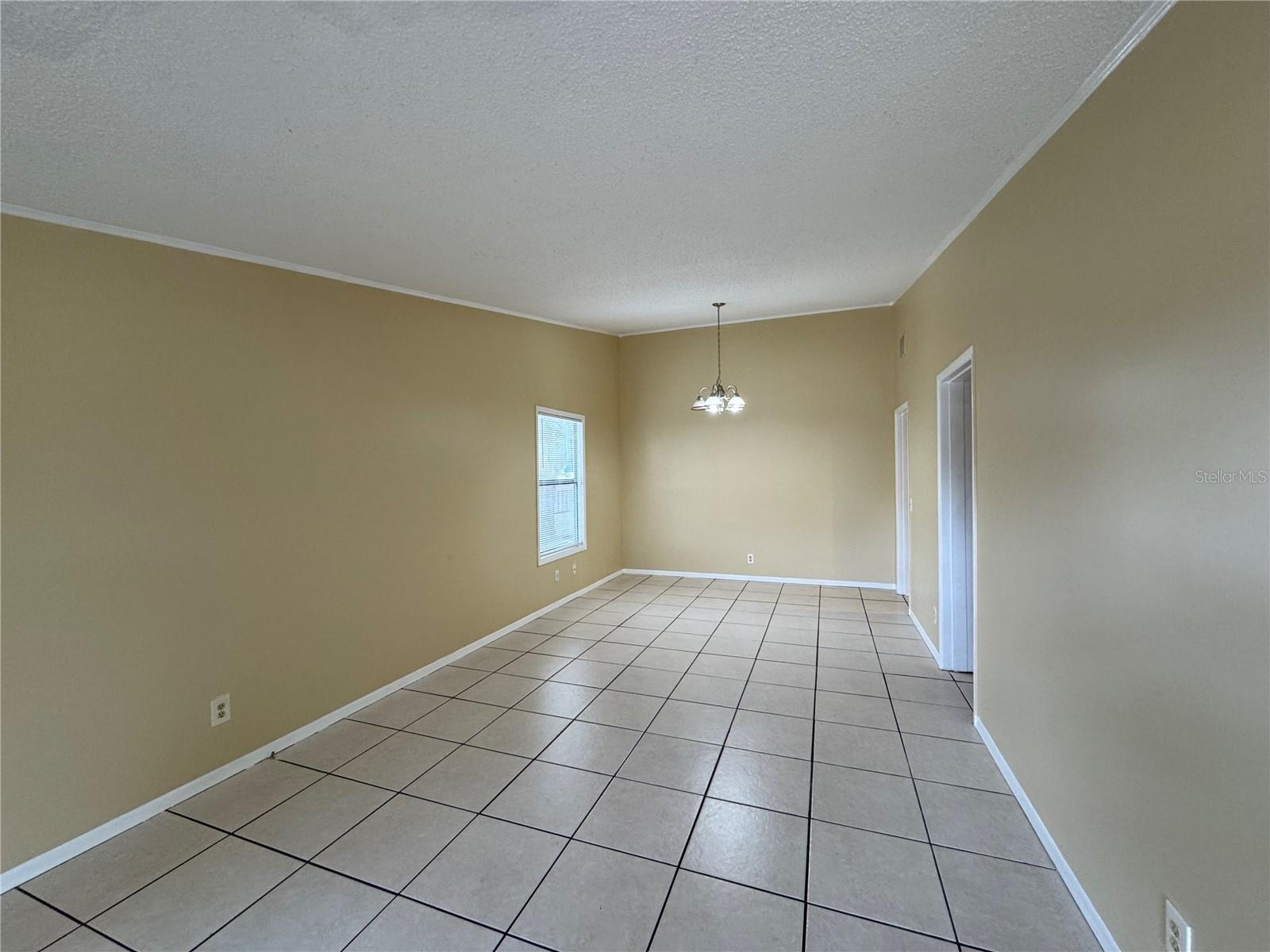 Image 4 of 29 For 359 Chaucer Court