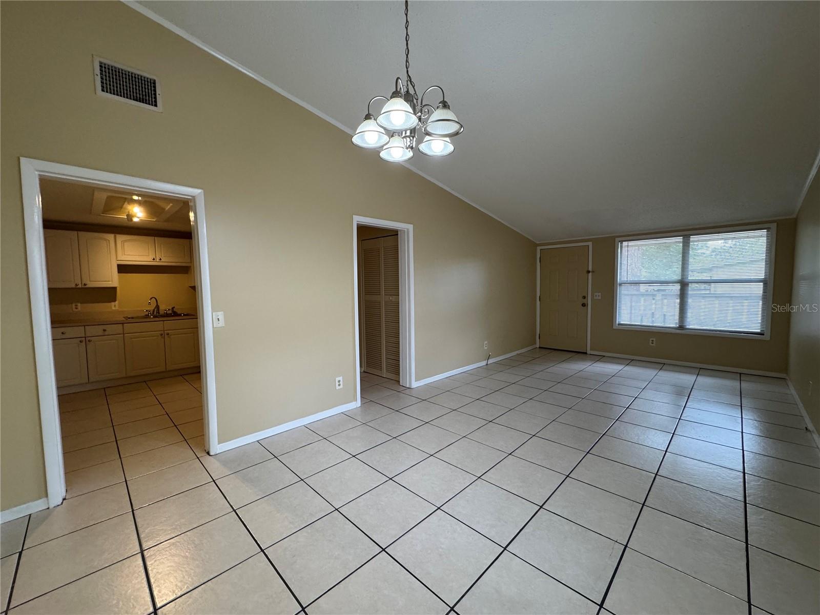 Image 7 of 29 For 359 Chaucer Court