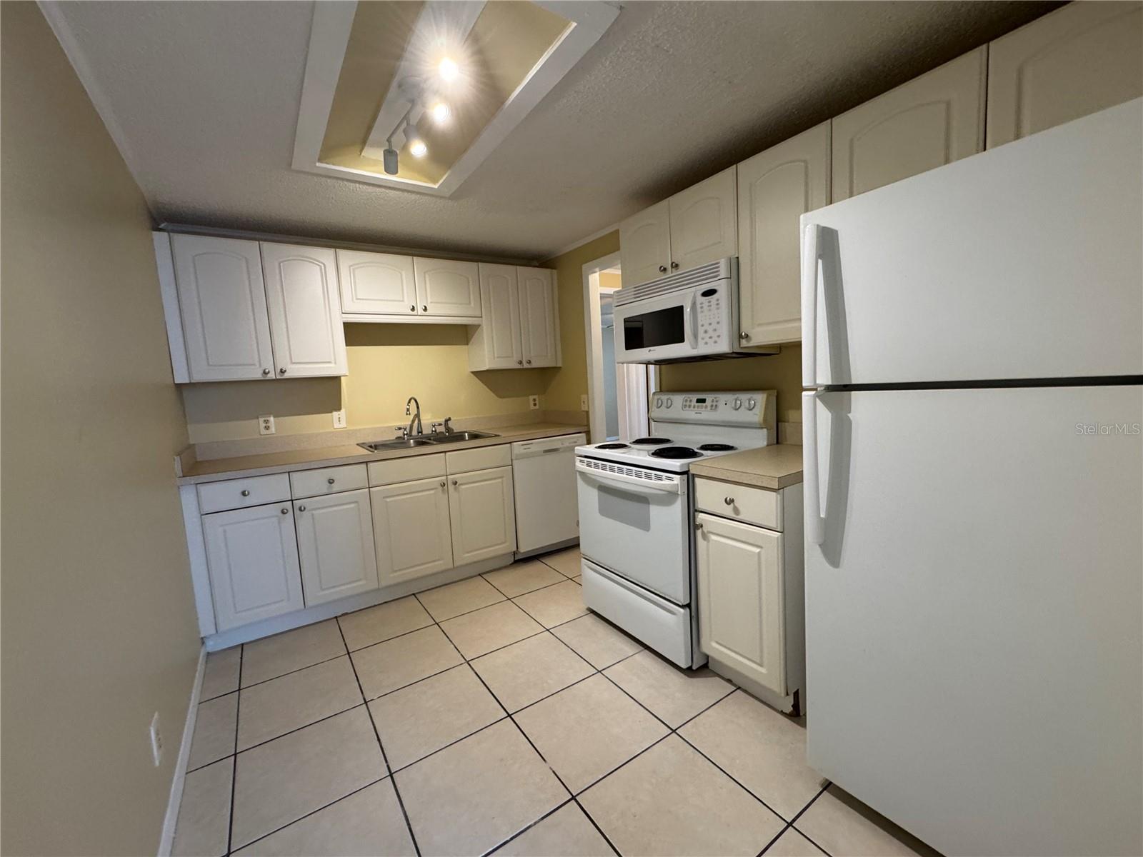 Image 8 of 29 For 359 Chaucer Court