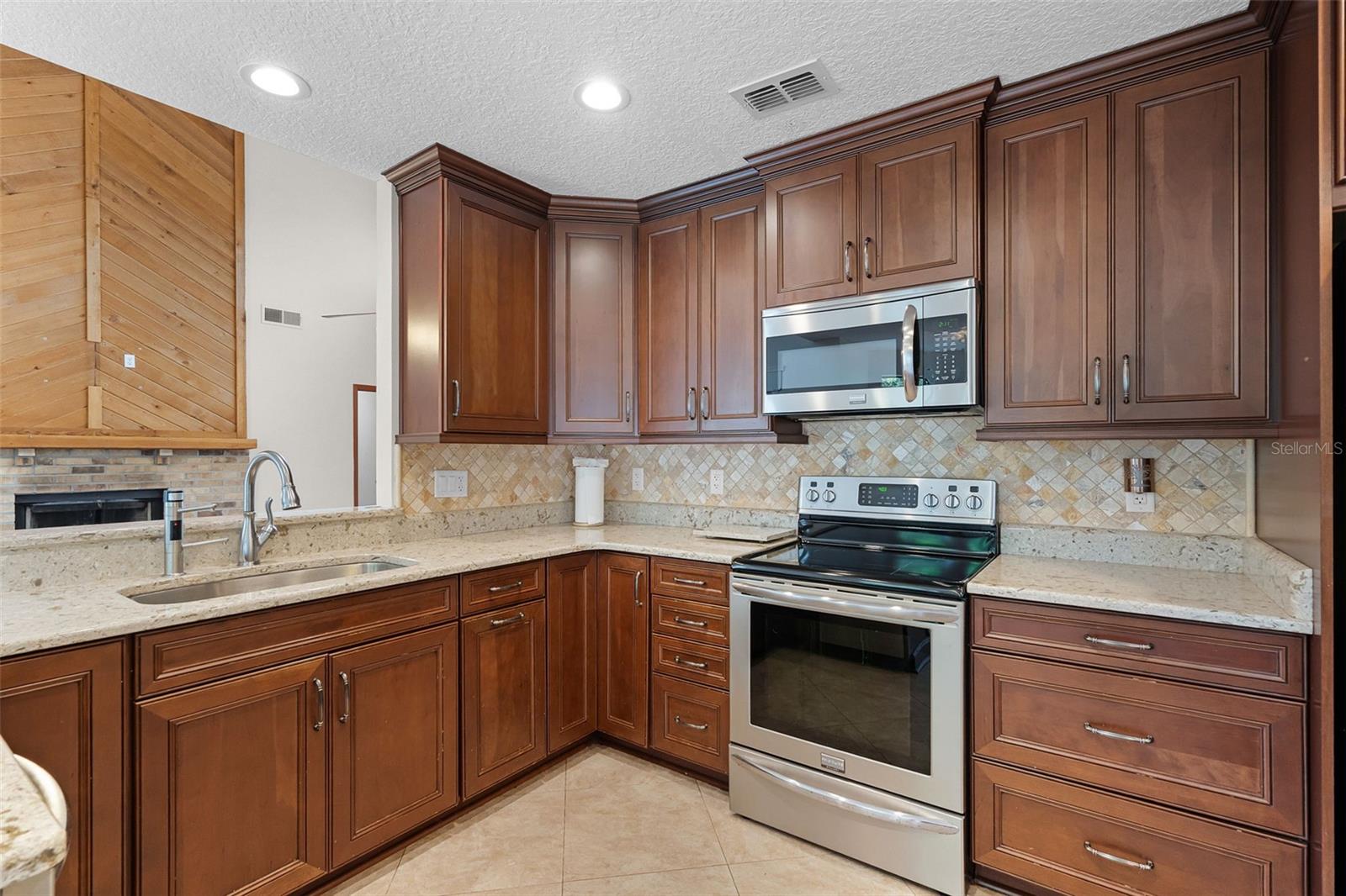Image 11 of 38 For 7828 Snowberry Circle