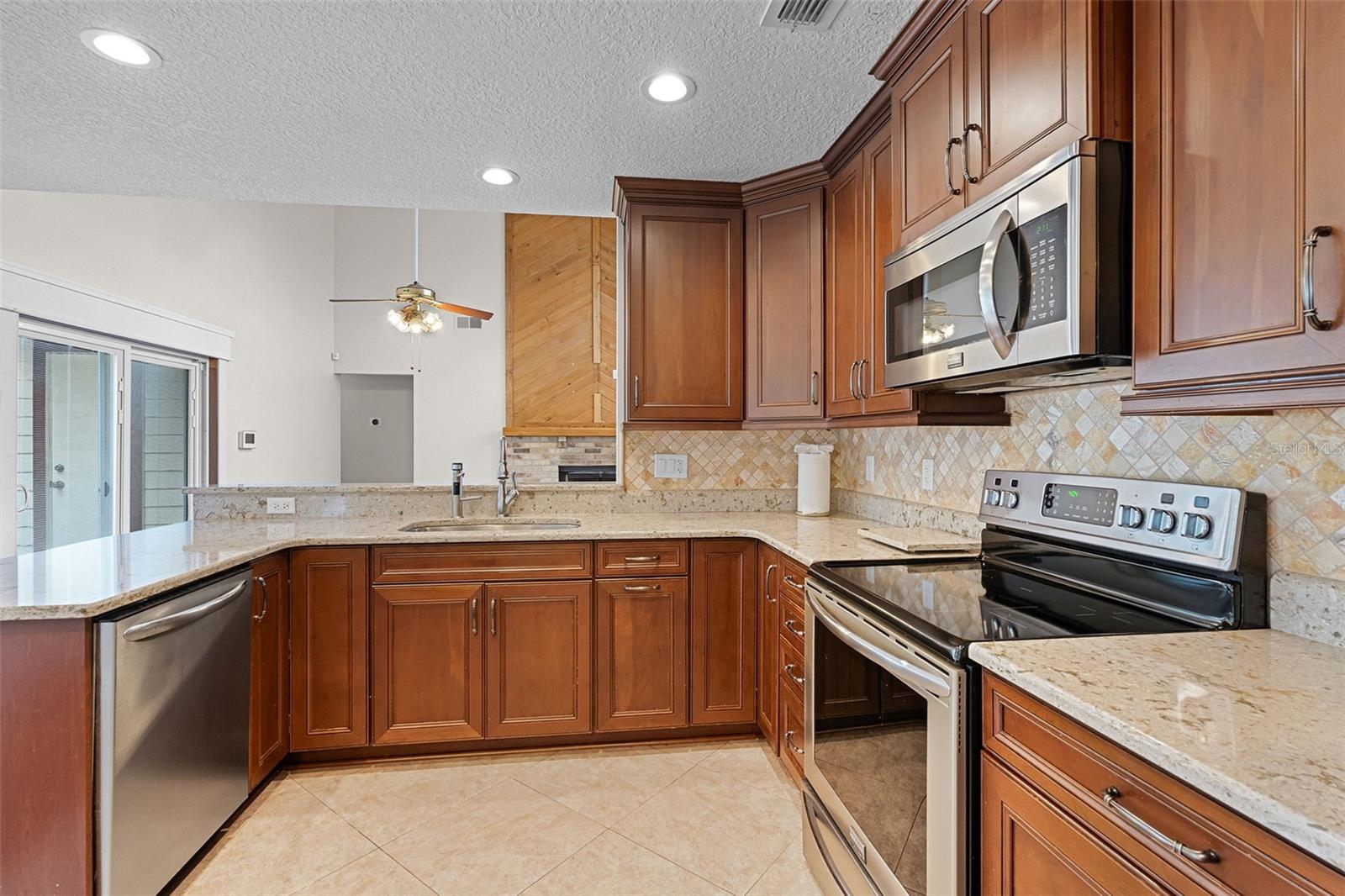 Image 12 of 38 For 7828 Snowberry Circle